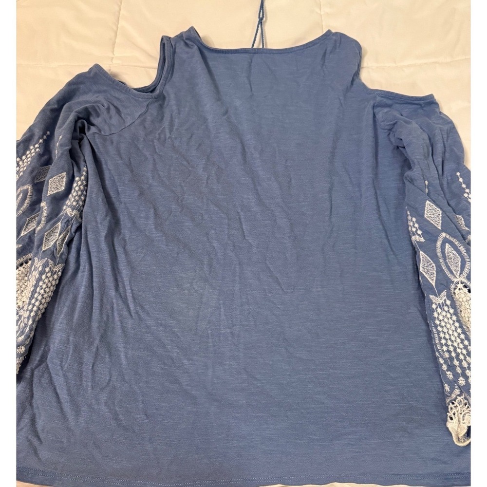 Chicos Blue Lace Trim Cold Shoulder Bell Sleeve Boho Embroidered Top Size 2 L - Picture 11 of 11
